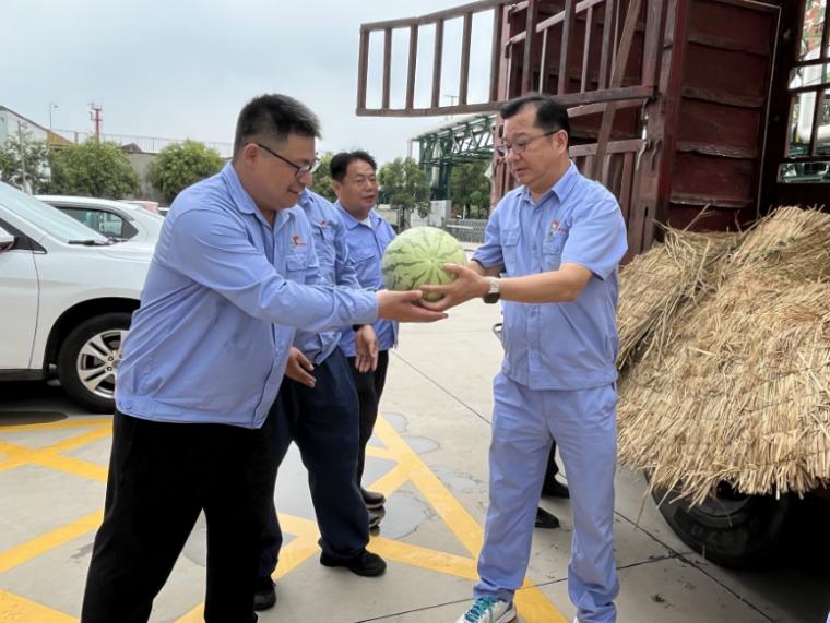 平煤神马尼龙科技送清凉到一线
