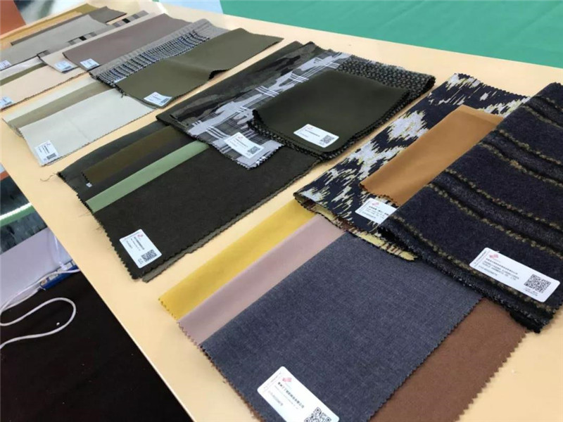 尼龙材质的背包都那么容易坏么?