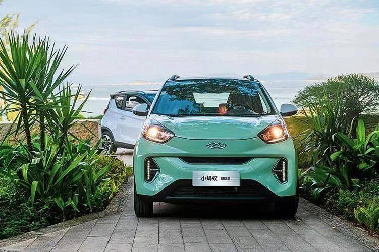 捷豹 XF 新能源：插混版进口中型车商务与省油兼顾